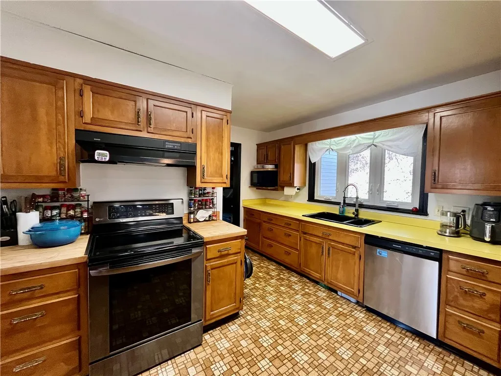 115 Forest Hills Drive, Elmira, New York 14905, Elmira, New York 14905, 4 Bedrooms Bedrooms, 9 Rooms Rooms,2 BathroomsBathrooms,Residential,For Sale,115 Forest Hills Drive, Elmira, New York 14905,R1598322
