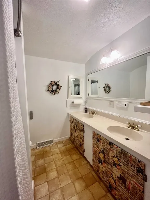 115 Forest Hills Drive, Elmira, New York 14905, Elmira, New York 14905, 4 Bedrooms Bedrooms, 9 Rooms Rooms,2 BathroomsBathrooms,Residential,For Sale,115 Forest Hills Drive, Elmira, New York 14905,R1598322