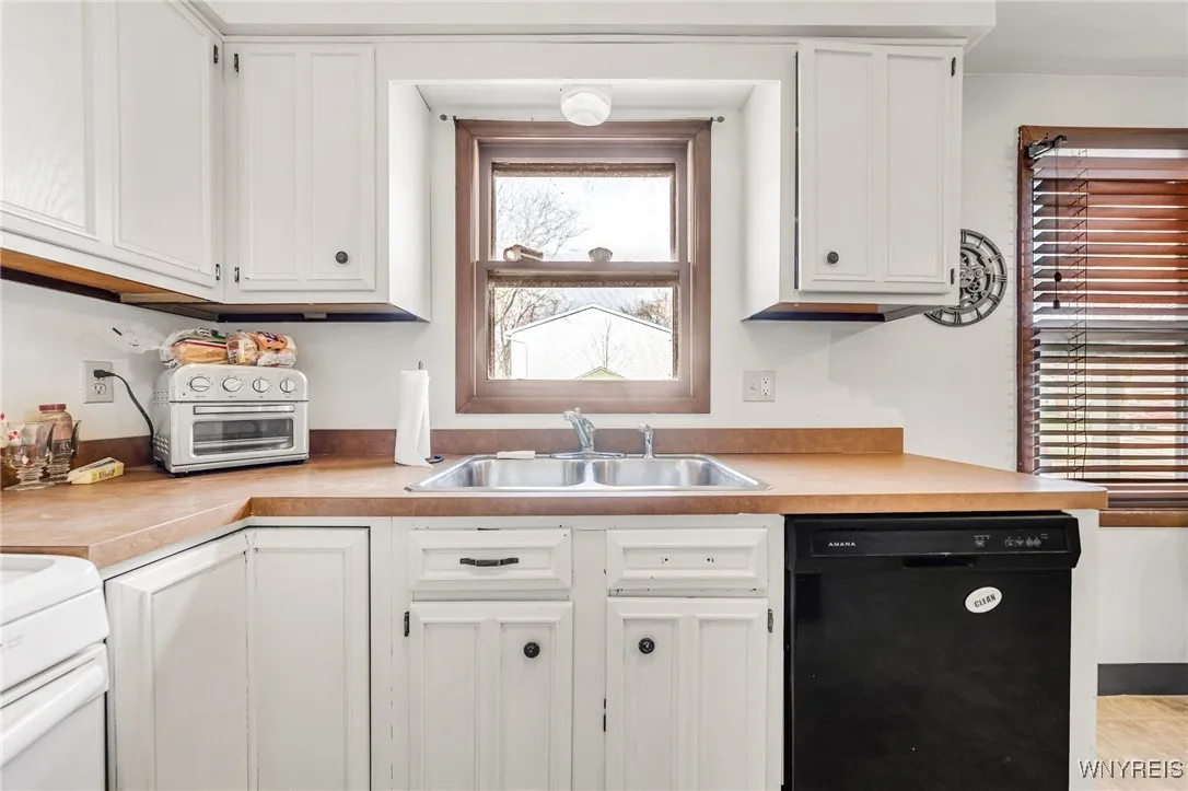 5874 Mckinley Parkway, Hamburg, New York 14075, Hamburg, New York 14075, 6 Bedrooms Bedrooms, ,2 BathroomsBathrooms,Residential,Closed,5874 Mckinley Parkway, Hamburg, New York 14075,0,B1598354