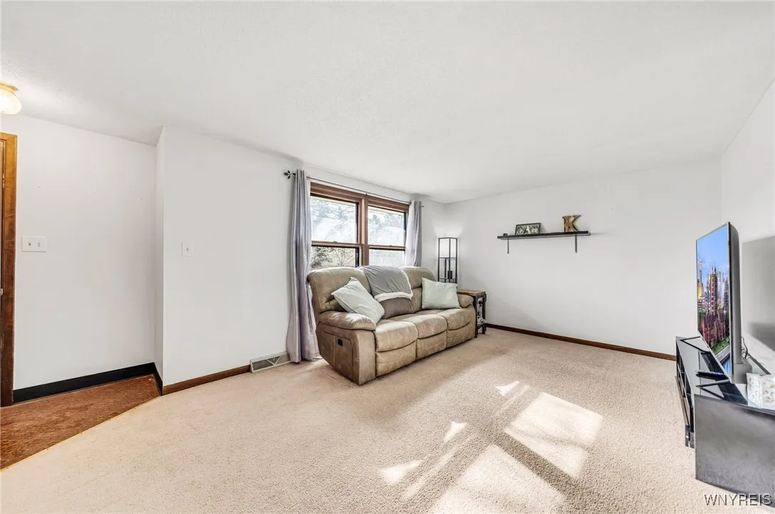 5874 Mckinley Parkway, Hamburg, New York 14075, Hamburg, New York 14075, 6 Bedrooms Bedrooms, ,2 BathroomsBathrooms,Residential,Closed,5874 Mckinley Parkway, Hamburg, New York 14075,0,B1598354