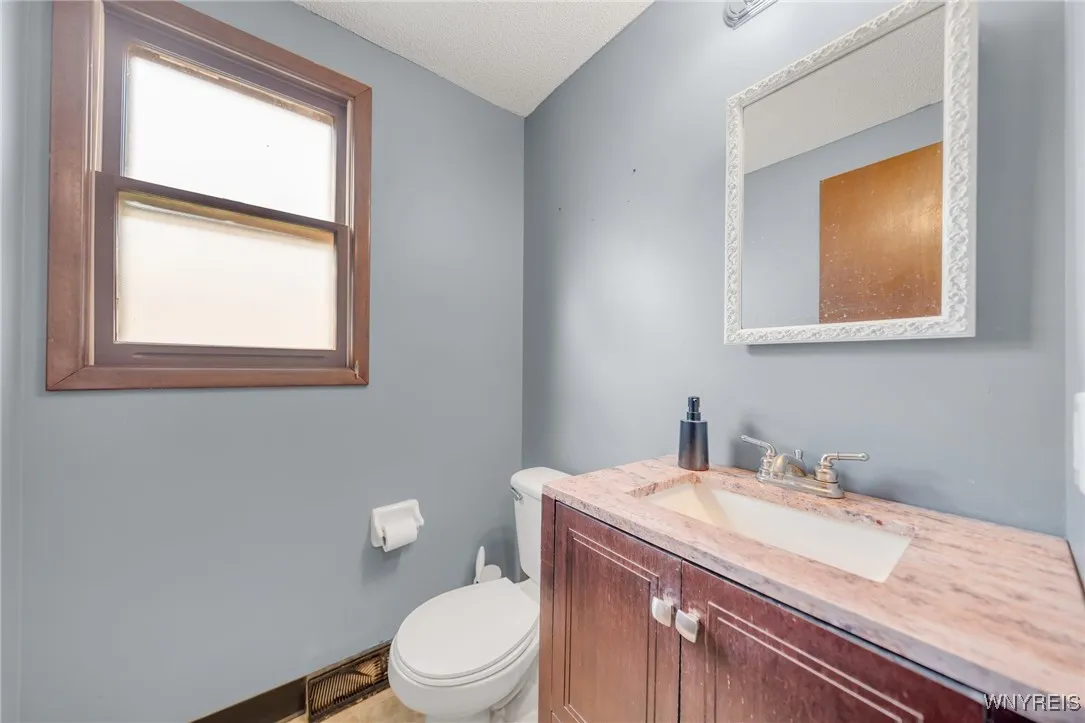 5874 Mckinley Parkway, Hamburg, New York 14075, Hamburg, New York 14075, 6 Bedrooms Bedrooms, ,2 BathroomsBathrooms,Residential,Closed,5874 Mckinley Parkway, Hamburg, New York 14075,0,B1598354