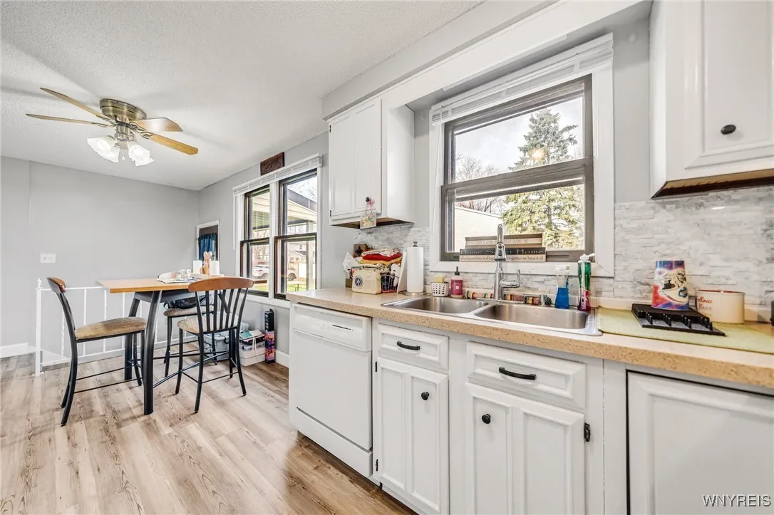 5874 Mckinley Parkway, Hamburg, New York 14075, Hamburg, New York 14075, 6 Bedrooms Bedrooms, ,2 BathroomsBathrooms,Residential,Closed,5874 Mckinley Parkway, Hamburg, New York 14075,0,B1598354