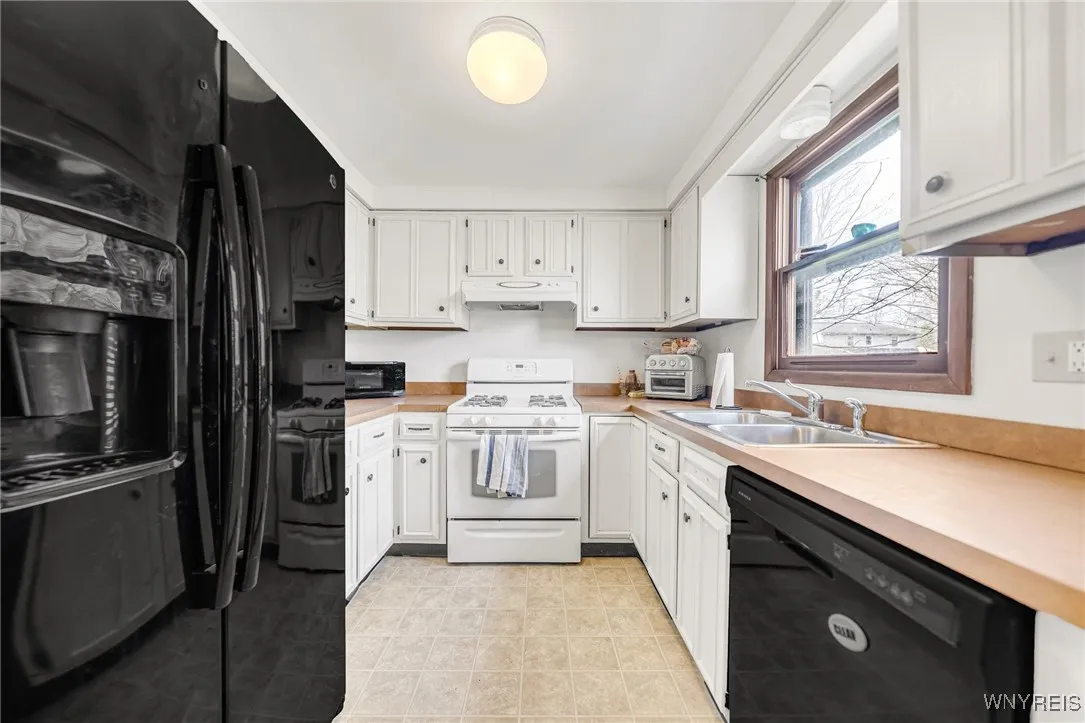 5874 Mckinley Parkway, Hamburg, New York 14075, Hamburg, New York 14075, 6 Bedrooms Bedrooms, ,2 BathroomsBathrooms,Residential,Closed,5874 Mckinley Parkway, Hamburg, New York 14075,0,B1598354