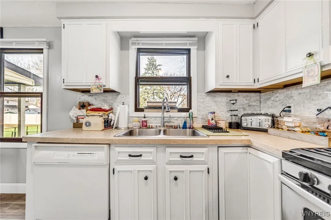 5874 Mckinley Parkway, Hamburg, New York 14075, Hamburg, New York 14075, 6 Bedrooms Bedrooms, ,2 BathroomsBathrooms,Residential,Closed,5874 Mckinley Parkway, Hamburg, New York 14075,0,B1598354