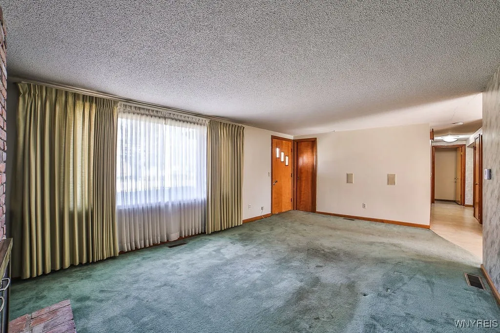 1211 Dodge Road, Amherst, New York 14068, Amherst, New York 14068, 4 Bedrooms Bedrooms, 8 Rooms Rooms,2 BathroomsBathrooms,Residential,Closed,1211 Dodge Road, Amherst, New York 14068,0,B1597904