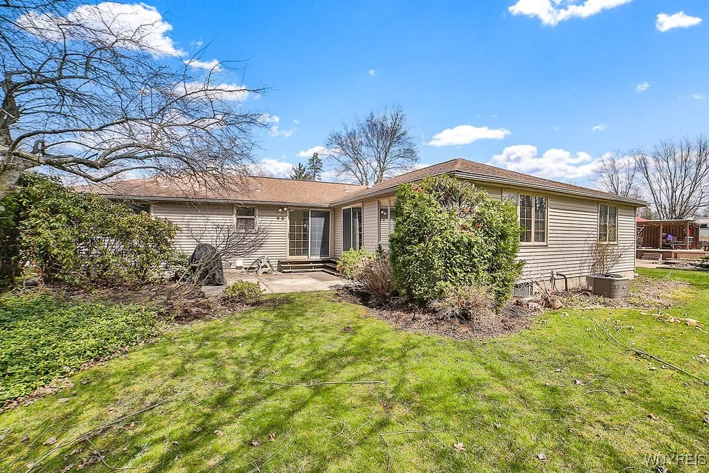 1211 Dodge Road, Amherst, New York 14068, Amherst, New York 14068, 4 Bedrooms Bedrooms, 8 Rooms Rooms,2 BathroomsBathrooms,Residential,Closed,1211 Dodge Road, Amherst, New York 14068,0,B1597904