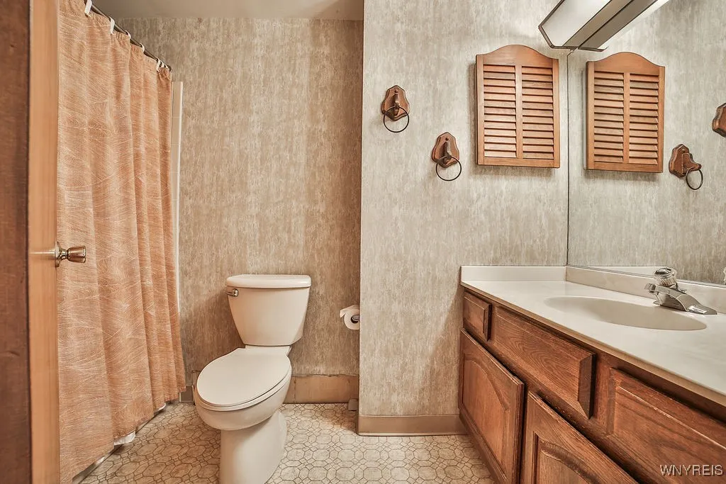 1211 Dodge Road, Amherst, New York 14068, Amherst, New York 14068, 4 Bedrooms Bedrooms, 8 Rooms Rooms,2 BathroomsBathrooms,Residential,Closed,1211 Dodge Road, Amherst, New York 14068,0,B1597904