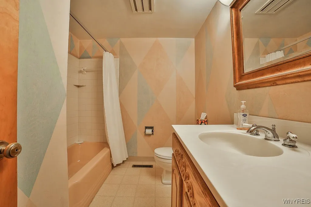 1211 Dodge Road, Amherst, New York 14068, Amherst, New York 14068, 4 Bedrooms Bedrooms, 8 Rooms Rooms,2 BathroomsBathrooms,Residential,Closed,1211 Dodge Road, Amherst, New York 14068,0,B1597904