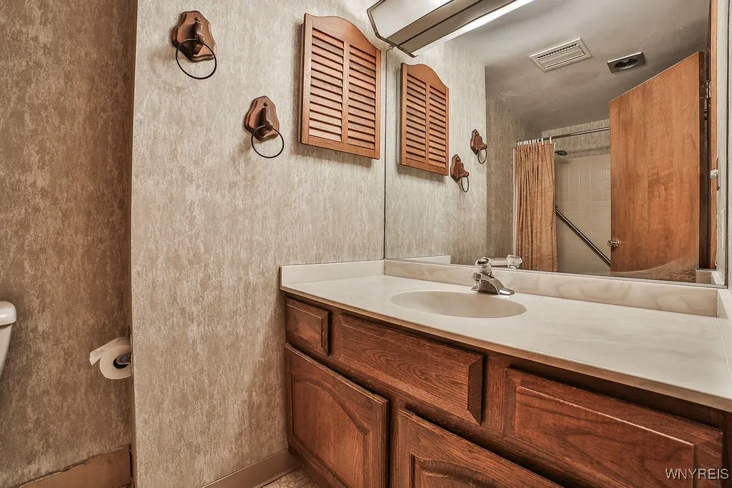 1211 Dodge Road, Amherst, New York 14068, Amherst, New York 14068, 4 Bedrooms Bedrooms, 8 Rooms Rooms,2 BathroomsBathrooms,Residential,Closed,1211 Dodge Road, Amherst, New York 14068,0,B1597904