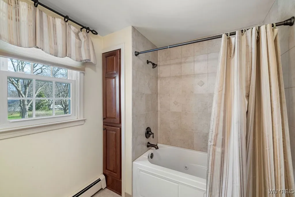 615 Sandlewood Drive, Lewiston, New York 14092, Lewiston, New York 14092, 5 Bedrooms Bedrooms, 14 Rooms Rooms,3 BathroomsBathrooms,Residential,Closed,615 Sandlewood Drive, Lewiston, New York 14092,0,B1597996