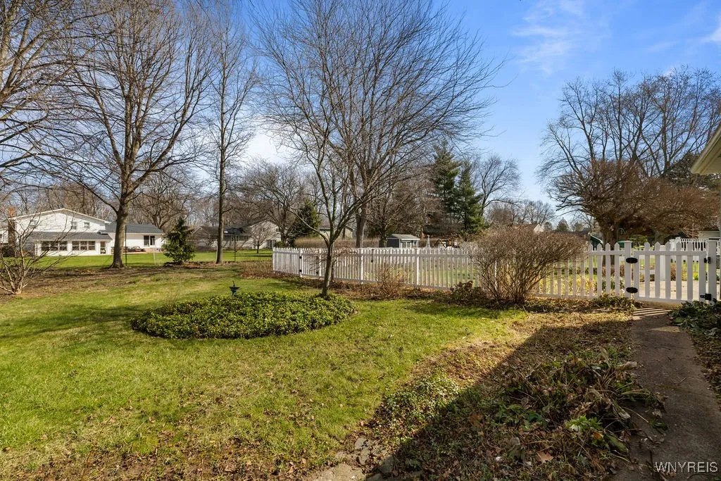 615 Sandlewood Drive, Lewiston, New York 14092, Lewiston, New York 14092, 5 Bedrooms Bedrooms, 14 Rooms Rooms,3 BathroomsBathrooms,Residential,Closed,615 Sandlewood Drive, Lewiston, New York 14092,0,B1597996