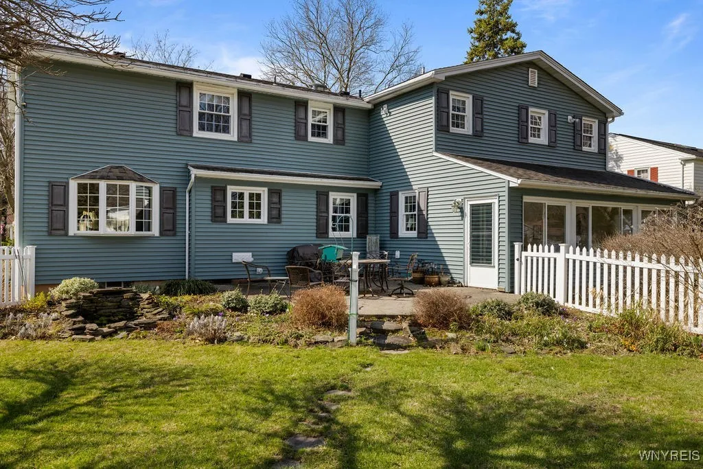 615 Sandlewood Drive, Lewiston, New York 14092, Lewiston, New York 14092, 5 Bedrooms Bedrooms, 14 Rooms Rooms,3 BathroomsBathrooms,Residential,Closed,615 Sandlewood Drive, Lewiston, New York 14092,0,B1597996