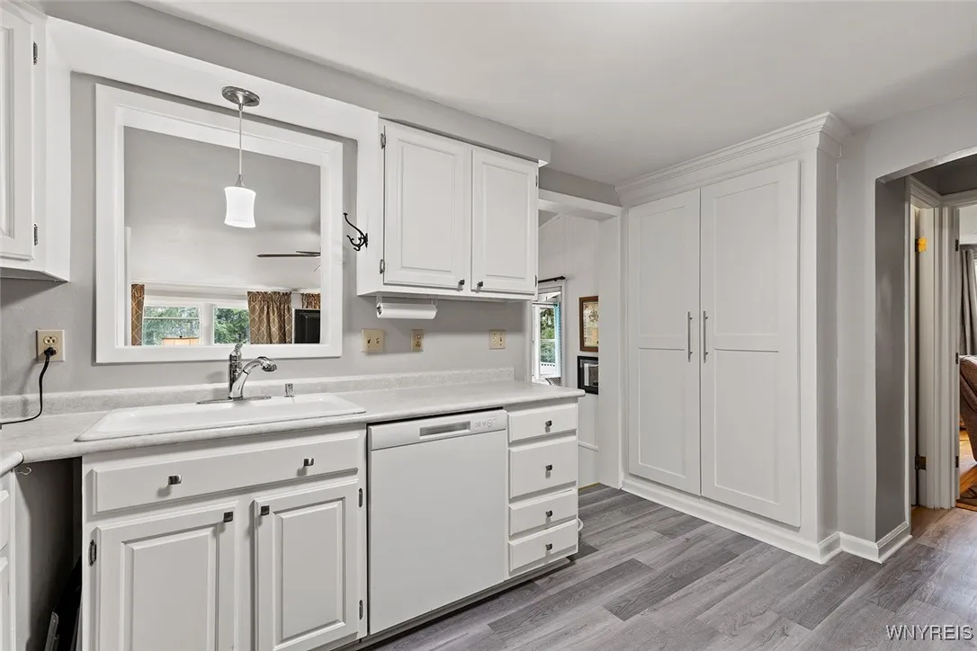220 Burroughs Drive, Amherst, New York 14226, Amherst, New York 14226, 3 Bedrooms Bedrooms, 9 Rooms Rooms,1 BathroomBathrooms,Residential,Closed,220 Burroughs Drive, Amherst, New York 14226,0,B1598259