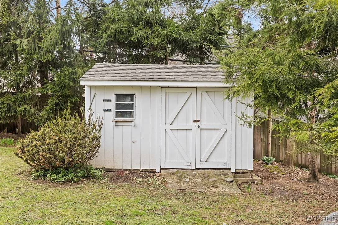 220 Burroughs Drive, Amherst, New York 14226, Amherst, New York 14226, 3 Bedrooms Bedrooms, 9 Rooms Rooms,1 BathroomBathrooms,Residential,Closed,220 Burroughs Drive, Amherst, New York 14226,0,B1598259