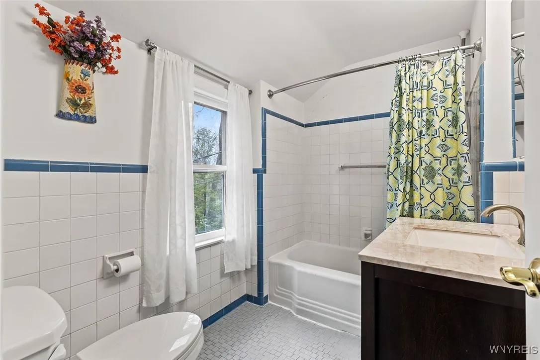 220 Burroughs Drive, Amherst, New York 14226, Amherst, New York 14226, 3 Bedrooms Bedrooms, 9 Rooms Rooms,1 BathroomBathrooms,Residential,Closed,220 Burroughs Drive, Amherst, New York 14226,0,B1598259