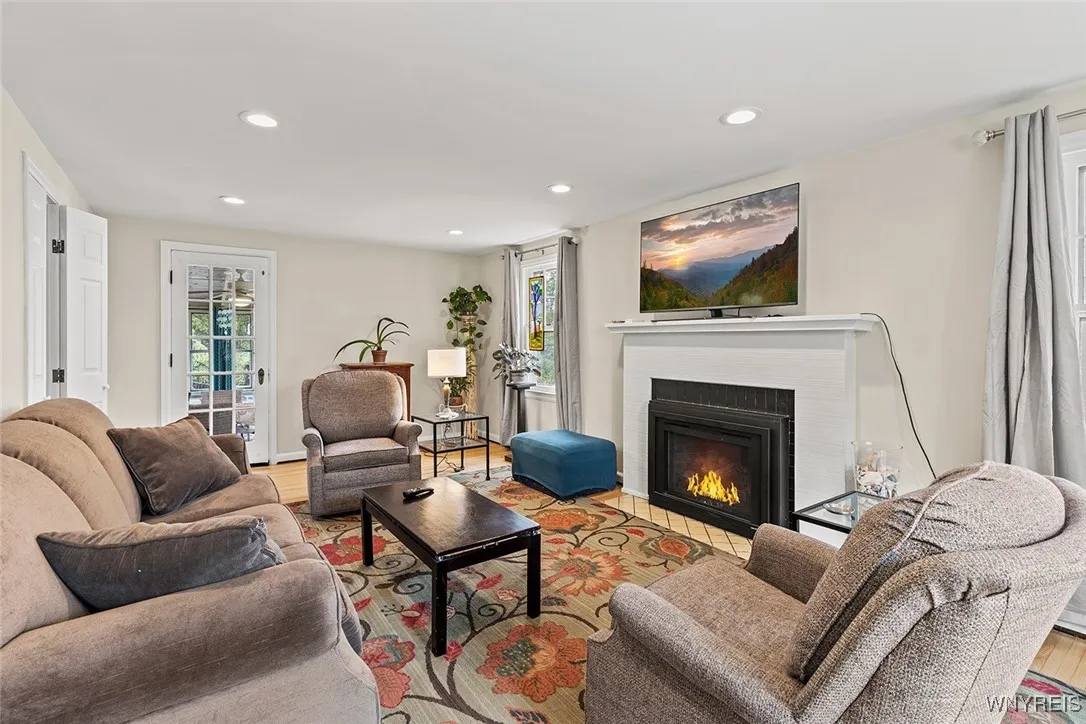 220 Burroughs Drive, Amherst, New York 14226, Amherst, New York 14226, 3 Bedrooms Bedrooms, 9 Rooms Rooms,1 BathroomBathrooms,Residential,Closed,220 Burroughs Drive, Amherst, New York 14226,0,B1598259