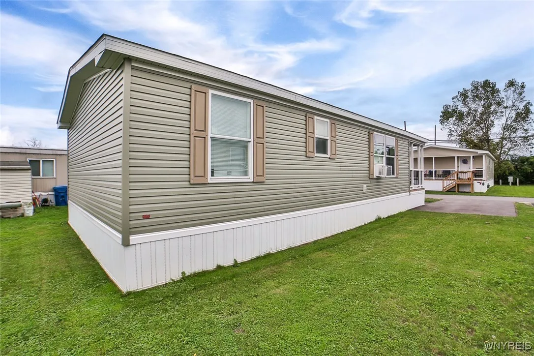 1774 Military Road 27, Tonawanda, New York 14217, Tonawanda, New York 14217, 3 Bedrooms Bedrooms, 5 Rooms Rooms,1 BathroomBathrooms,Residential,For Sale,1774 Military Road 27, Tonawanda, New York 14217,B1598567