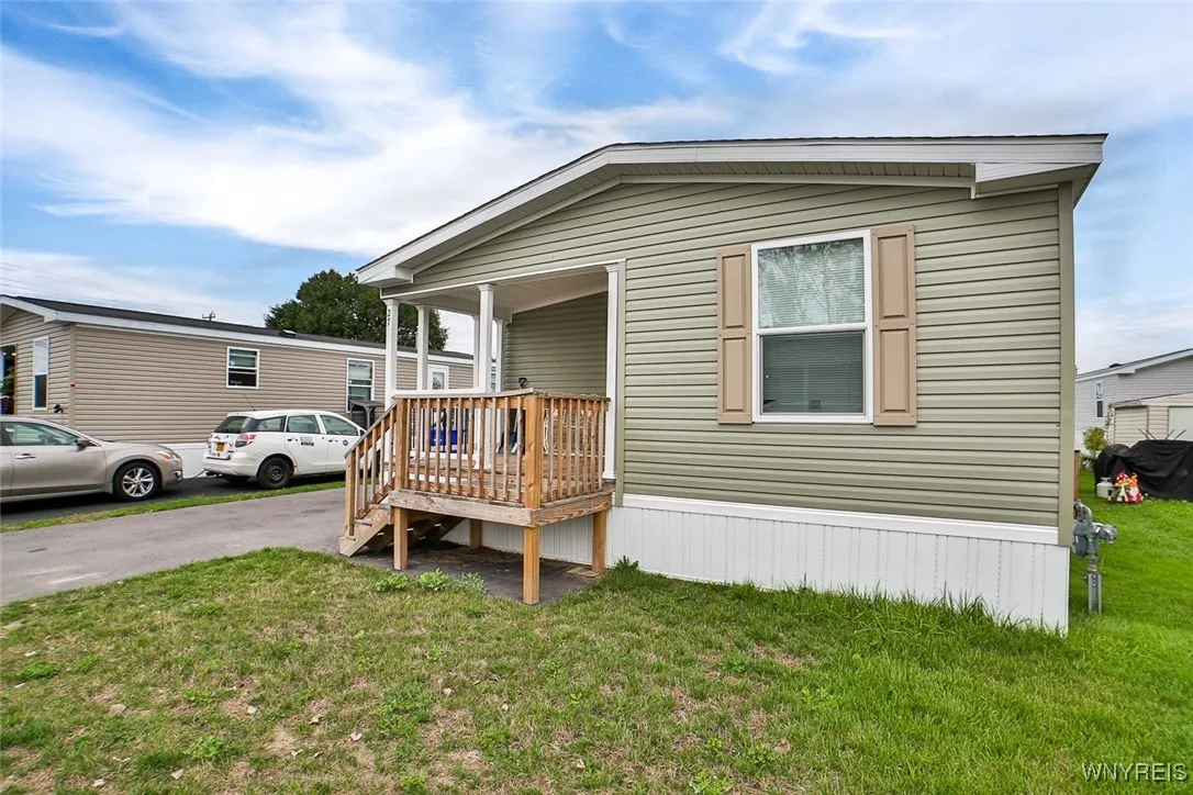 1774 Military Road 27, Tonawanda, New York 14217, Tonawanda, New York 14217, 3 Bedrooms Bedrooms, 5 Rooms Rooms,1 BathroomBathrooms,Residential,For Sale,1774 Military Road 27, Tonawanda, New York 14217,B1598567