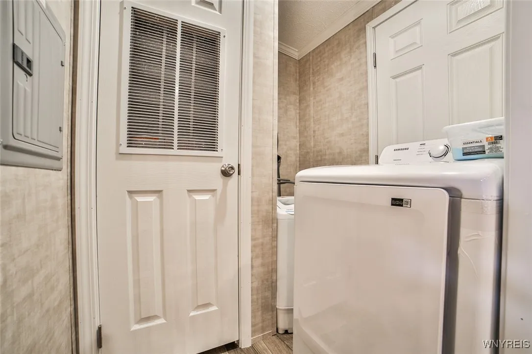 1774 Military Road 27, Tonawanda, New York 14217, Tonawanda, New York 14217, 3 Bedrooms Bedrooms, 5 Rooms Rooms,1 BathroomBathrooms,Residential,For Sale,1774 Military Road 27, Tonawanda, New York 14217,B1598567