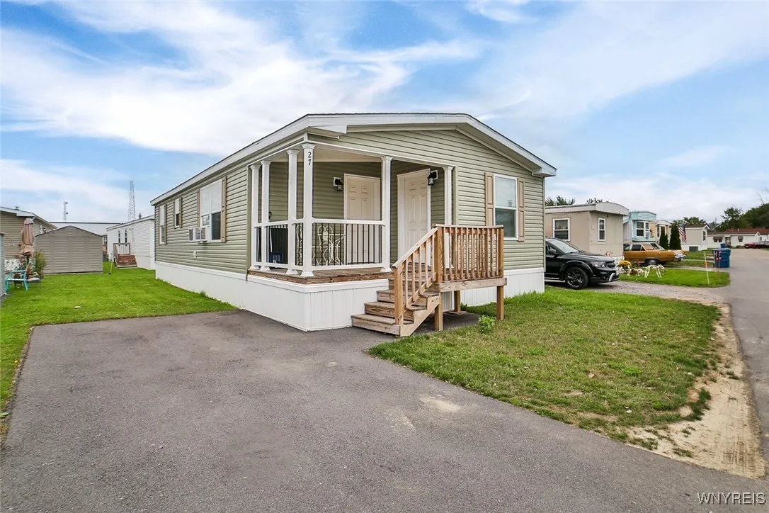 1774 Military Road 27, Tonawanda, New York 14217, Tonawanda, New York 14217, 3 Bedrooms Bedrooms, 5 Rooms Rooms,1 BathroomBathrooms,Residential,For Sale,1774 Military Road 27, Tonawanda, New York 14217,B1598567