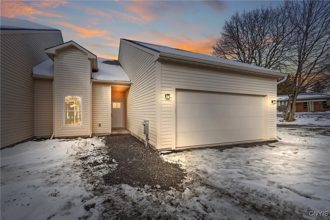 300 Bunker Hill, Syracuse, New York 13207, Syracuse, New York 13207, 3 Bedrooms Bedrooms, 9 Rooms Rooms,3 BathroomsBathrooms,Residential,Closed,300 Bunker Hill, Syracuse, New York 13207,0,S1595652