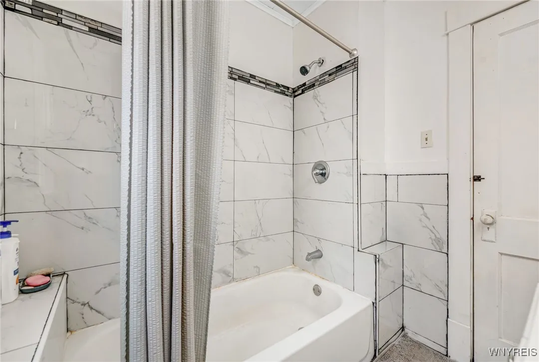 43 Freund Street, Buffalo, New York 14211, Buffalo, New York 14211, 4 Bedrooms Bedrooms, 7 Rooms Rooms,1 BathroomBathrooms,Residential,Closed,43 Freund Street, Buffalo, New York 14211,0,B1598709