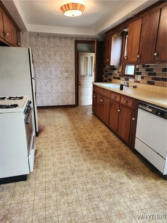 23 Heath, Tonawanda, New York 14223, Tonawanda, New York 14223, 3 Bedrooms Bedrooms, 5 Rooms Rooms,1 BathroomBathrooms,Residential,Closed,23 Heath, Tonawanda, New York 14223,0,B1598678