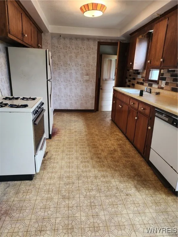 23 Heath, Tonawanda, New York 14223, Tonawanda, New York 14223, 3 Bedrooms Bedrooms, 5 Rooms Rooms,1 BathroomBathrooms,Residential,Closed,23 Heath, Tonawanda, New York 14223,0,B1598678