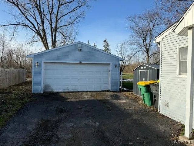 6090 Strauss Road, Lockport-town, New York 14094, Lockport Town, New York 14094, 2 Bedrooms Bedrooms, 10 Rooms Rooms,1 BathroomBathrooms,Residential,Closed,6090 Strauss Road, Lockport-town, New York 14094,0,B1598246