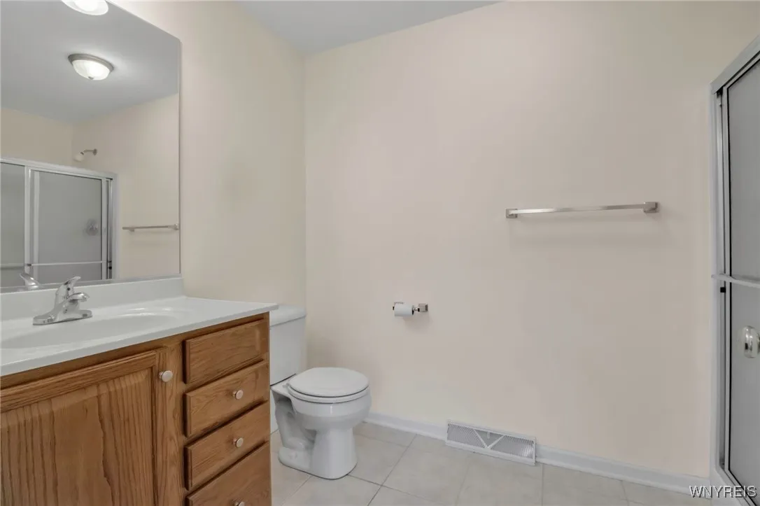 Owners suite, ensuite bath