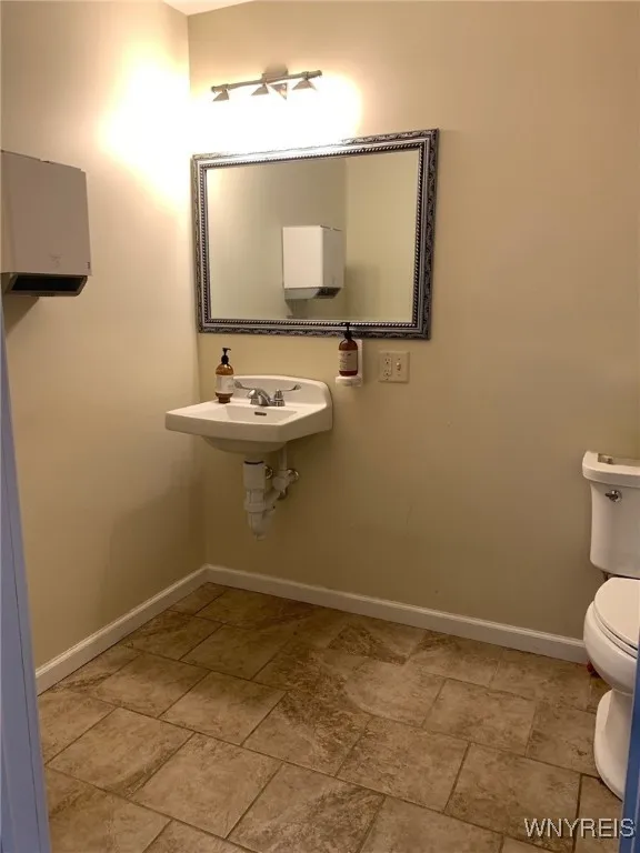Salon Restroom
