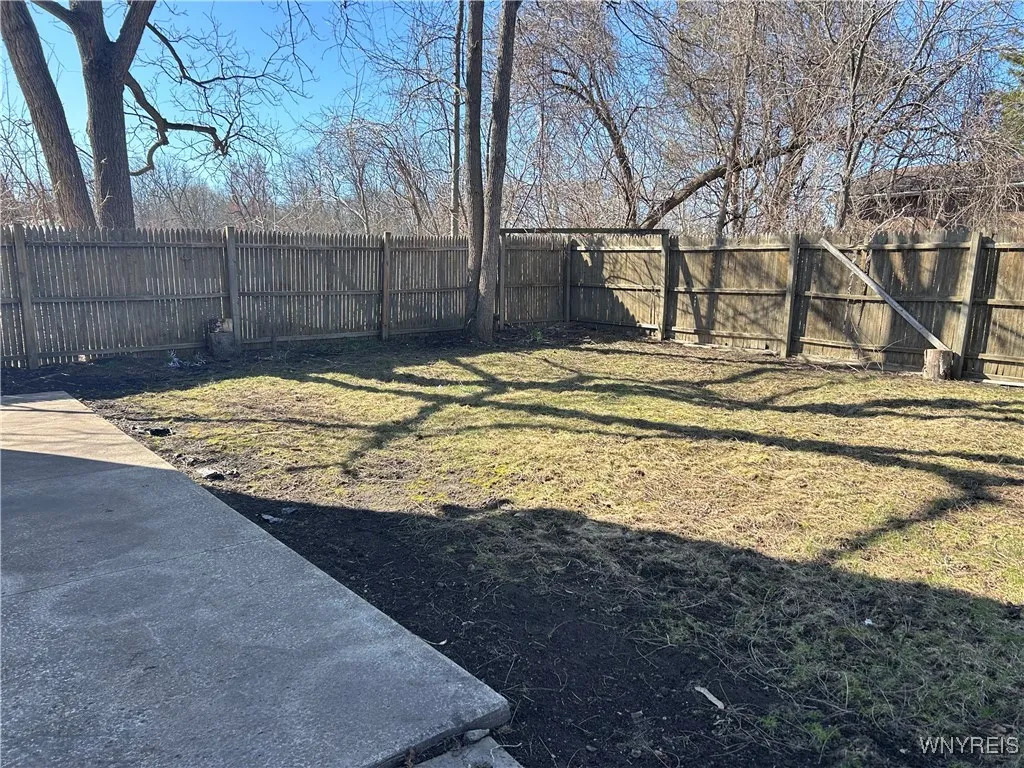 12 West Ave, Attica, New York 14011, Attica, New York 14011, 4 Bedrooms Bedrooms, 11 Rooms Rooms,1 BathroomBathrooms,Residential,For Sale,12 West Ave, Attica, New York 14011,B1598767