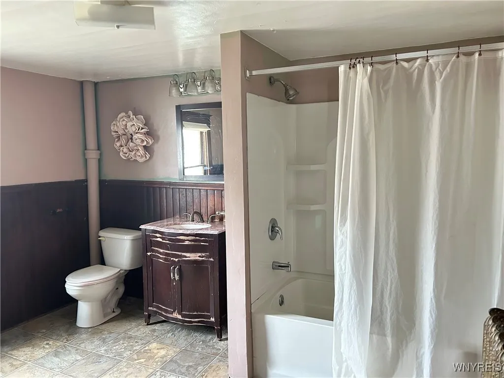 12 West Ave, Attica, New York 14011, Attica, New York 14011, 4 Bedrooms Bedrooms, 11 Rooms Rooms,1 BathroomBathrooms,Residential,For Sale,12 West Ave, Attica, New York 14011,B1598767