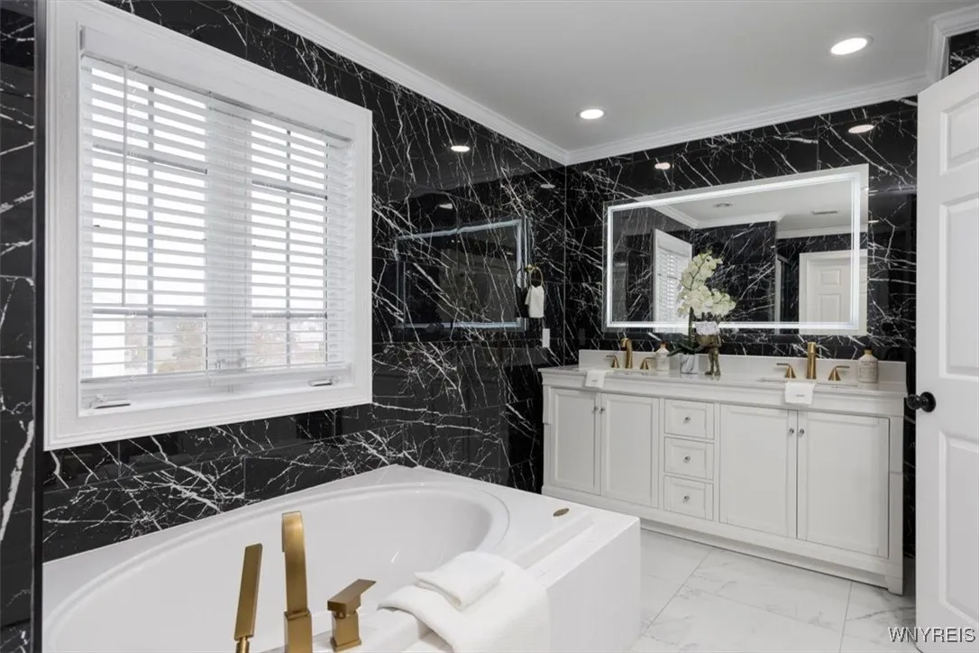 5689 Field Brook Drive, Clarence, New York 14051, Clarence, New York 14051, 4 Bedrooms Bedrooms, 8 Rooms Rooms,2 BathroomsBathrooms,Residential,Closed,5689 Field Brook Drive, Clarence, New York 14051,0,B1598855
