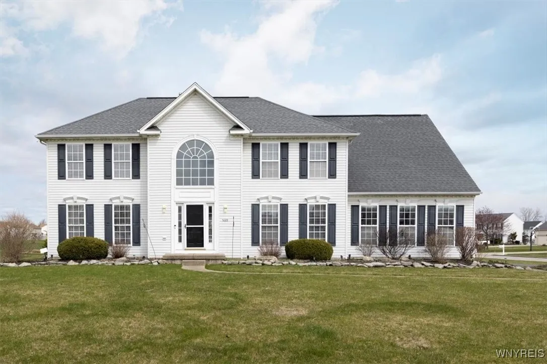 5689 Field Brook Drive, Clarence, New York 14051, Clarence, New York 14051, 4 Bedrooms Bedrooms, 8 Rooms Rooms,2 BathroomsBathrooms,Residential,Closed,5689 Field Brook Drive, Clarence, New York 14051,0,B1598855