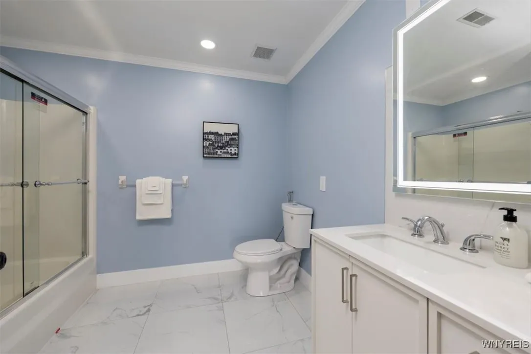 Upper hall bath
