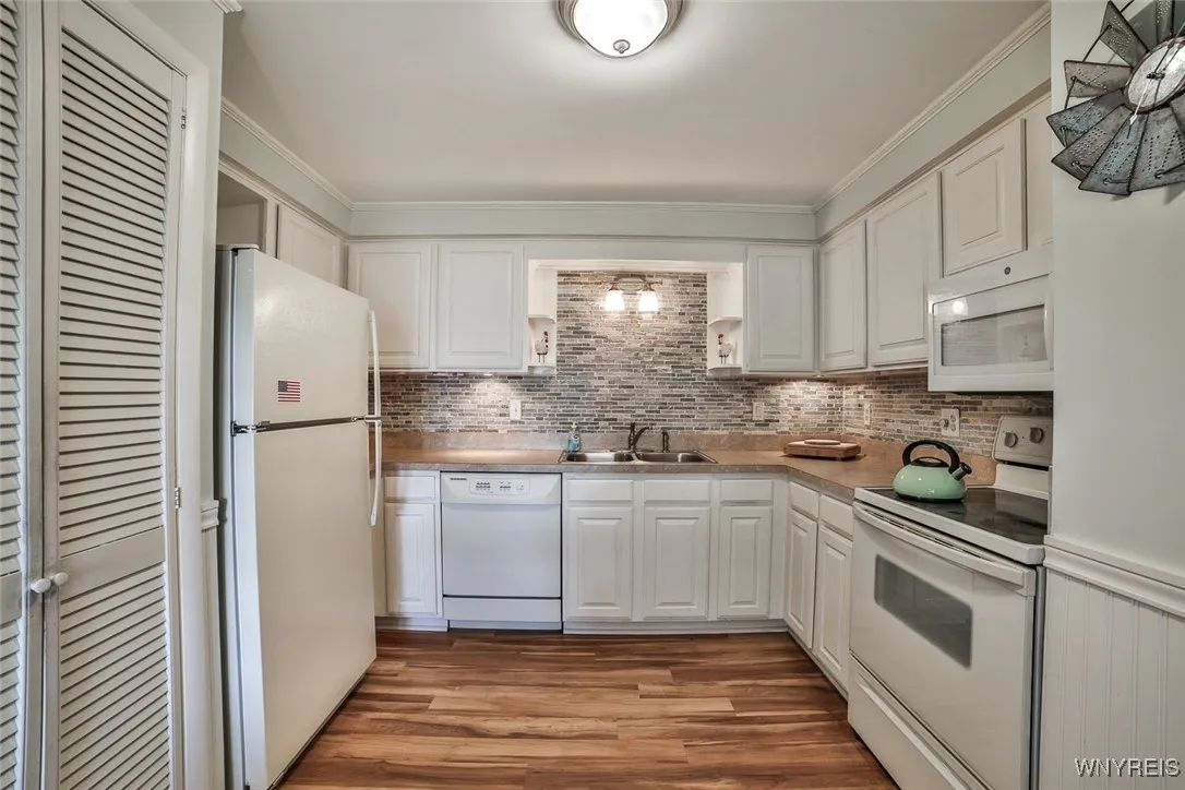 Plenty of cabinets here!
