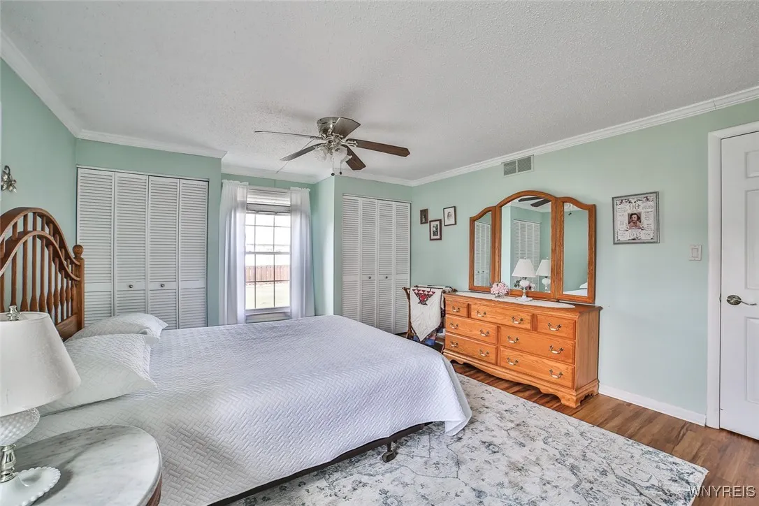 Ceiling fan and continous flooring add to the beauty!
