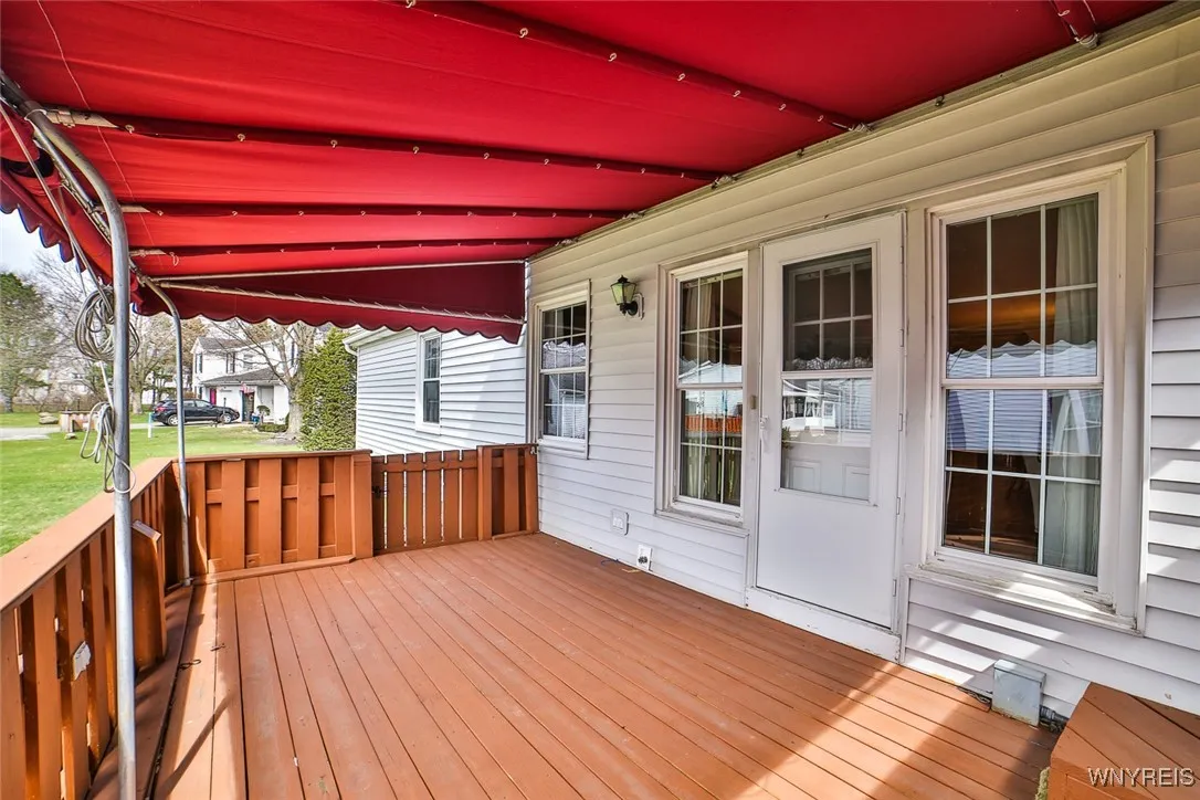 Great sized deck to enjoy our beautiful summers!