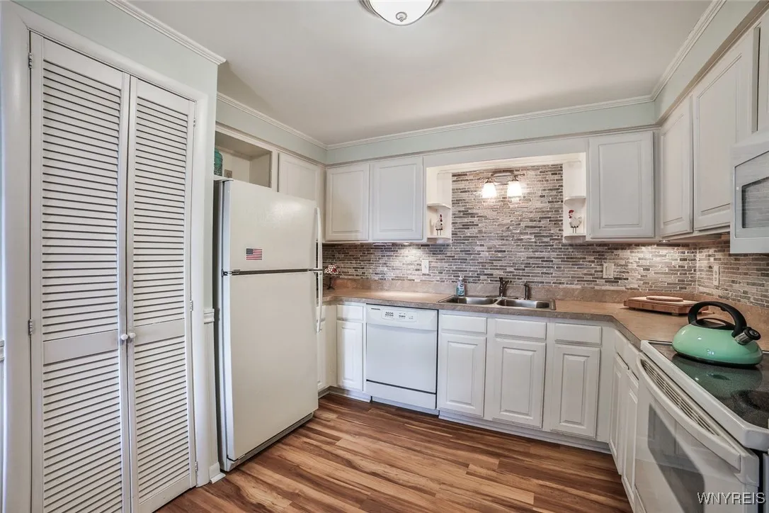 It even has a generously sized pantry to accomaodate all your storage needs!