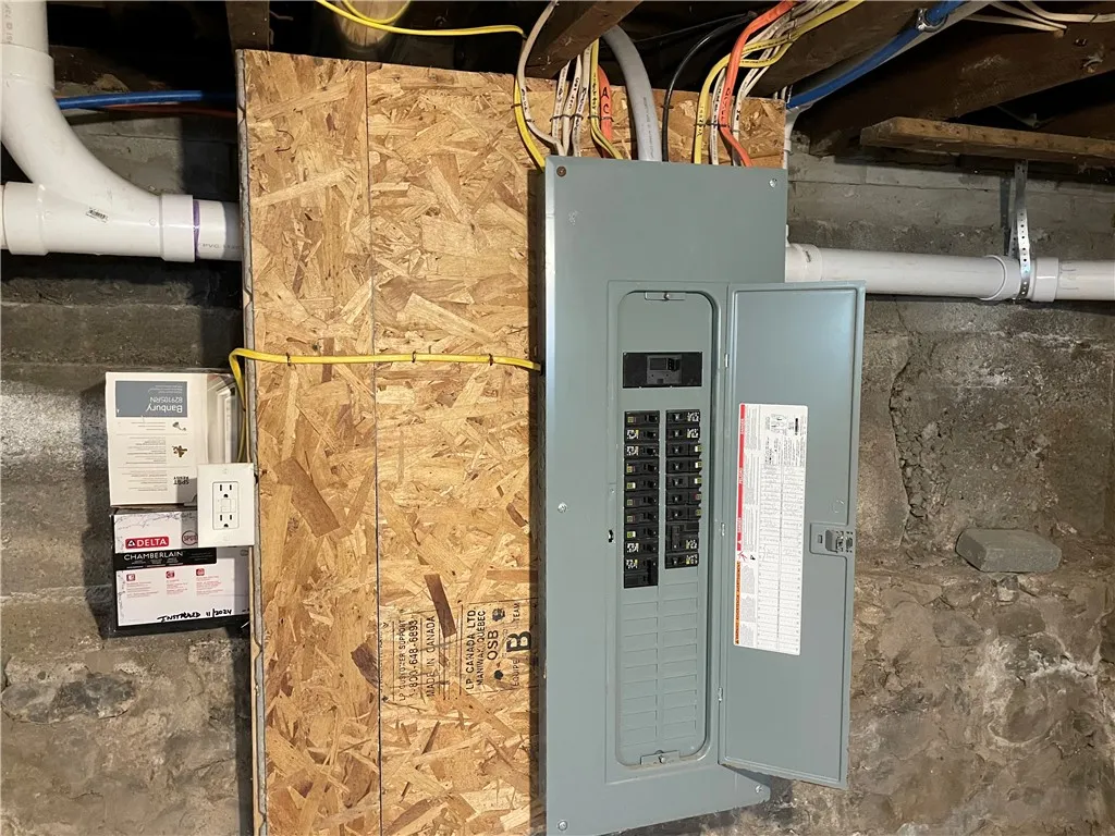 A look at the open electric box. You can see there is plenty of room for expansion.