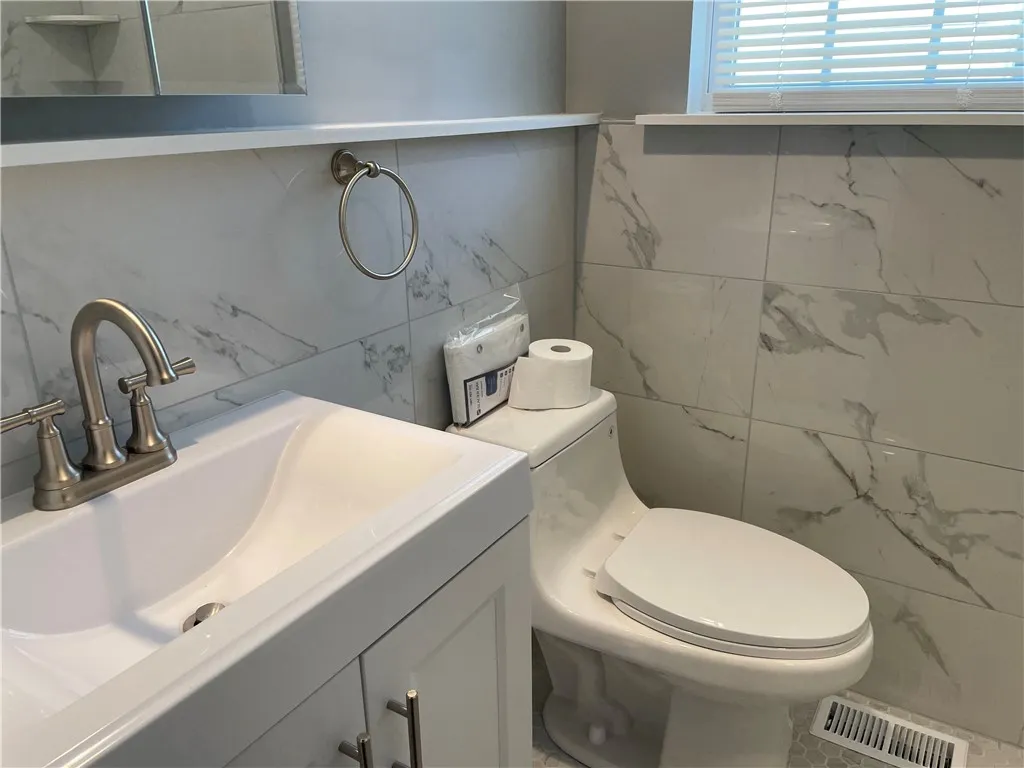 This bathroom has a timeless quality.