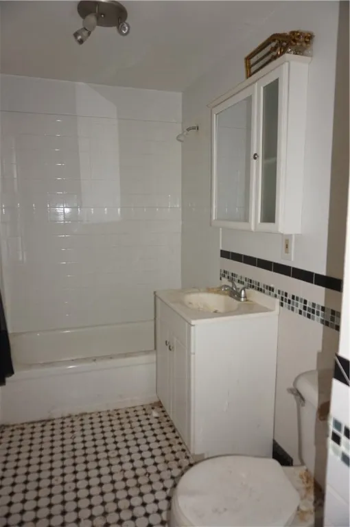 Buffalo, New York 14201, 3 Bedrooms Bedrooms, 7 Rooms Rooms,2 BathroomsBathrooms,Residential,Closed,R1599027