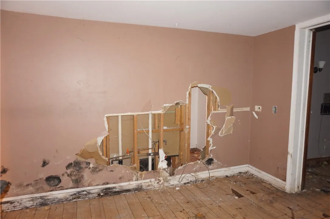 Buffalo, New York 14201, 3 Bedrooms Bedrooms, 7 Rooms Rooms,2 BathroomsBathrooms,Residential,Closed,R1599027