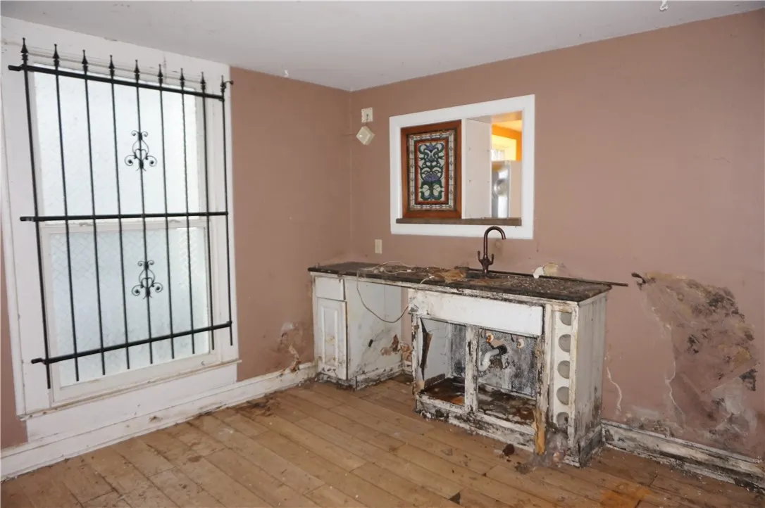 Buffalo, New York 14201, 3 Bedrooms Bedrooms, 7 Rooms Rooms,2 BathroomsBathrooms,Residential,Closed,R1599027