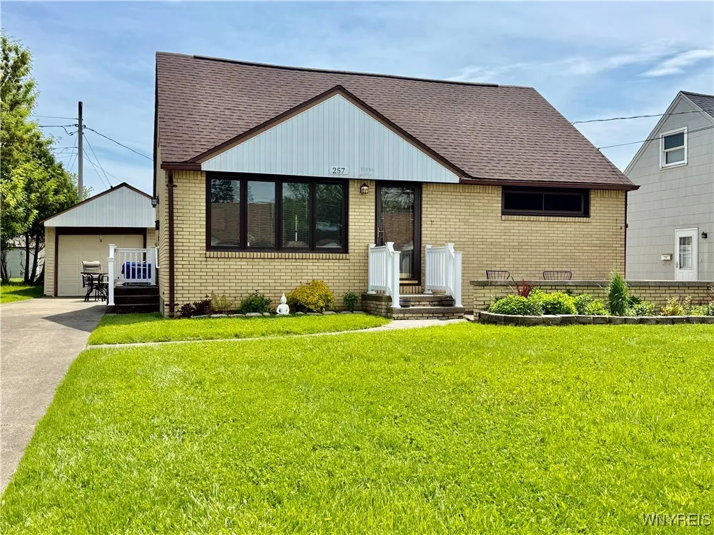 257 Ehinger Drive, West Seneca, New York 14224, West Seneca, New York 14224, 4 Bedrooms Bedrooms, 6 Rooms Rooms,1 BathroomBathrooms,Residential,Closed,257 Ehinger Drive, West Seneca, New York 14224,B1596925