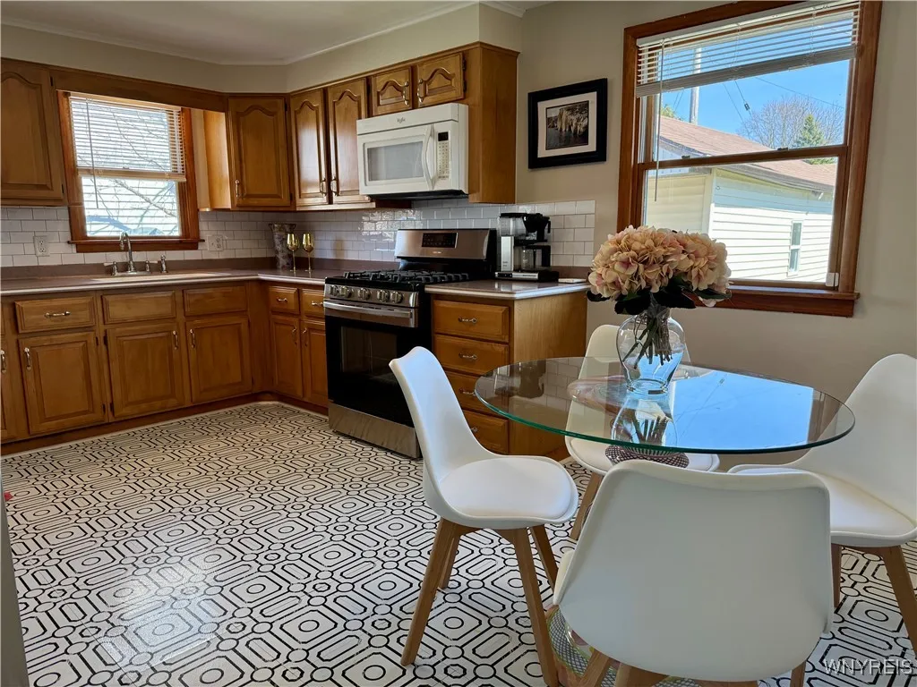 257 Ehinger Drive, West Seneca, New York 14224, West Seneca, New York 14224, 4 Bedrooms Bedrooms, 6 Rooms Rooms,1 BathroomBathrooms,Residential,Closed,257 Ehinger Drive, West Seneca, New York 14224,B1596925