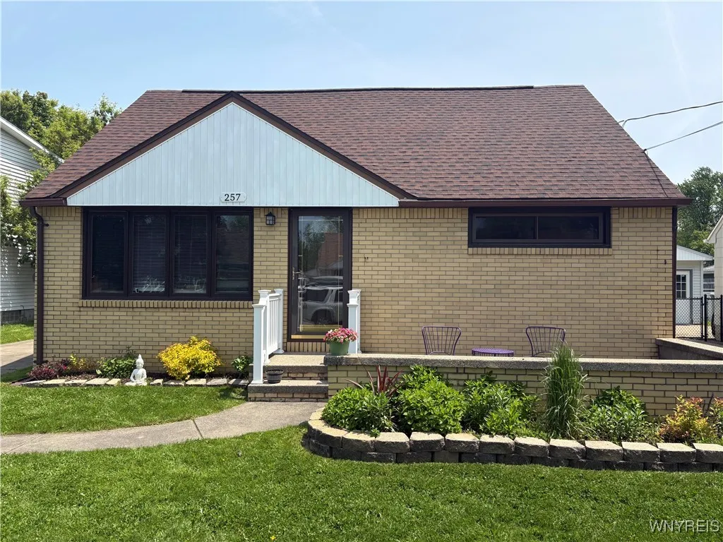 257 Ehinger Drive, West Seneca, New York 14224, West Seneca, New York 14224, 4 Bedrooms Bedrooms, 6 Rooms Rooms,1 BathroomBathrooms,Residential,Closed,257 Ehinger Drive, West Seneca, New York 14224,B1596925