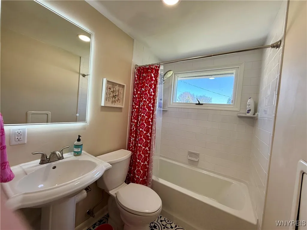 257 Ehinger Drive, West Seneca, New York 14224, West Seneca, New York 14224, 4 Bedrooms Bedrooms, 6 Rooms Rooms,1 BathroomBathrooms,Residential,Closed,257 Ehinger Drive, West Seneca, New York 14224,B1596925