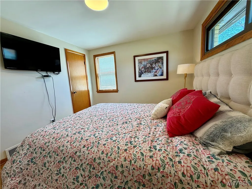 257 Ehinger Drive, West Seneca, New York 14224, West Seneca, New York 14224, 4 Bedrooms Bedrooms, 6 Rooms Rooms,1 BathroomBathrooms,Residential,Closed,257 Ehinger Drive, West Seneca, New York 14224,B1596925